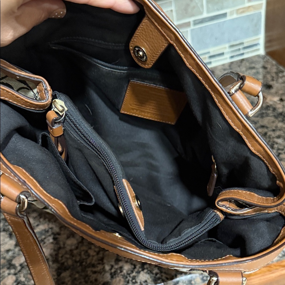 SOLDDDDDDDD Coach Canvas Shoulder Bag in Tan, Black and Cream - Picture 8 of 8